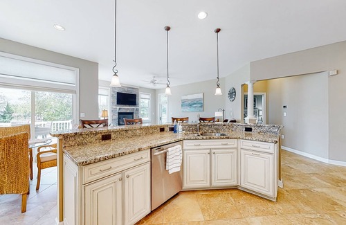 The Commons House | Bayside Resort home with paid-access pools & other resort amenities