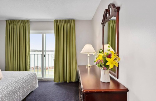 North East Resort | Bayview | 2-Room Deluxe Suite