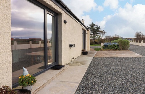 Isle of Lewis Cottage | BAYVIEW BYRE, pet friendly, luxury holiday cottage in Stornoway