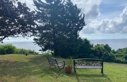Barstow Cottage | Bayview Cottage 2 BR +Off./Priv Beach/Hot Tub/Deck
