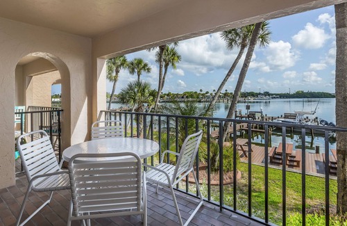 Englewood Condo | Bayview escape with shared pool & gas grill - easy beach access