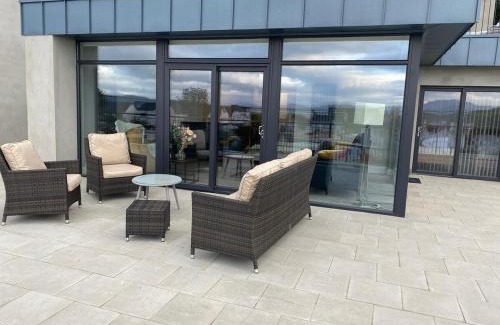 Downings House | BayView Luxury 2 Bedroom Apartment Ground Floor