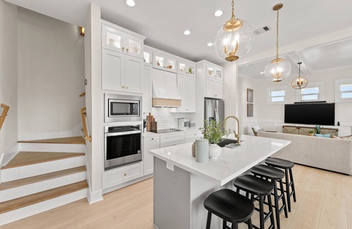 Galveston House | Bayview: Luxury Listing- Largest Pvt Pool, mini-GOLF, Sunset & Bay views
