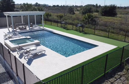 Galveston House | Bayview: Luxury Listing- Largest Pvt Pool, mini-GOLF, Sunset & Bay views