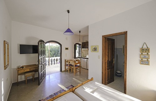 Almyros Apartment | BayView Studio #2 by the beach, East Crete