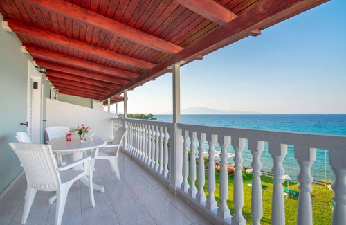 Amoudi Apartment | Baywatch 11 right on the water