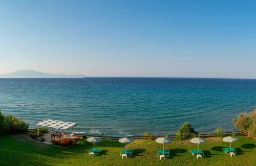 Amoudi Apartment | Baywatch 13 right on the water