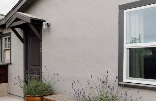 Baywood Park House | Baywood Cottage #3 | Walk to Bay | Dog Friendly