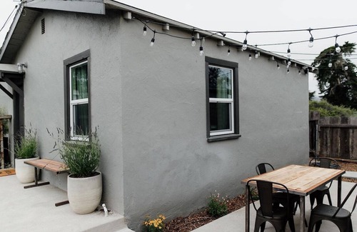 Baywood Park House | Baywood Cottage #2 | Walk to Bay | Dog Friendly