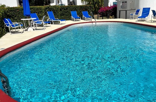 Rendezvous House | Spring Bookings! ANIDELE ZEN -2BR on Golf Course. Near Beach w/Pool, Golf, BBQ.
