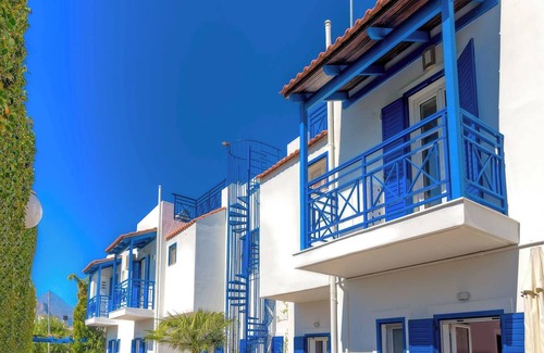 Agios Dimitrios Apartment | bbq, backyard, Of Amoudara, full Kitchen, parking-3