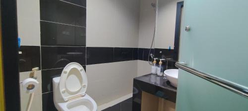 Lubuk Baja Apartment | BCC Prime Location Vintage APT at Penuin Batam Island by MESA