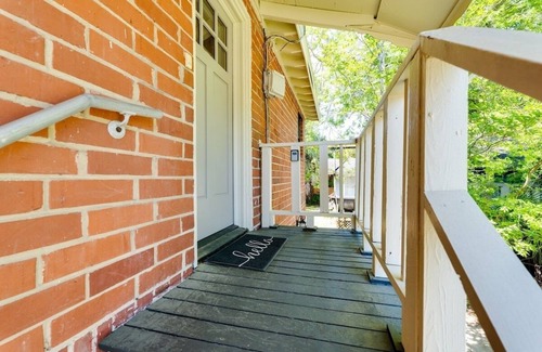 Riverside Apartment | Be A Nomad | Newly renovated 1br apartment
