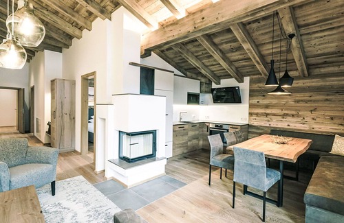 Schonbach Apartment | Beautiful apartment for 4 people with WIFI, pool, TV and terrace
