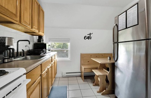 Westside Norwich House | Be Comfy 2BR|4Min To Mohegan Sun|Plush Beds
