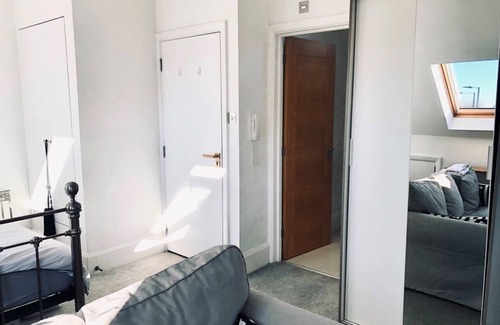 St. Helen's Apartment | Be In spired In London Capital City of DesignnStudio close by BBC Public Space