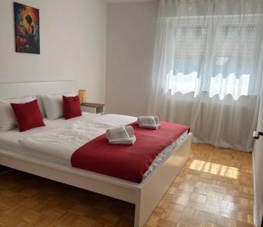 Rhein-Erft-Kreis District Apartment | Be like your home! Familienhaus mit Garten & Netflix, Phantasialand nah