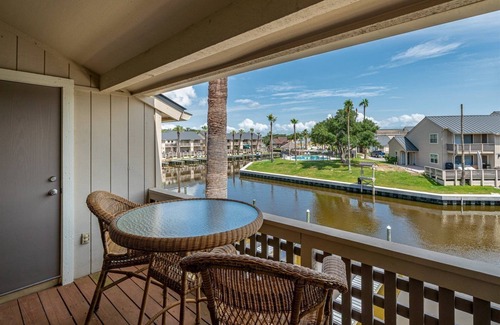 Harbor Oaks Condo | Be Our Guest | Overlooking the Canal + Access to 3 Pools!
