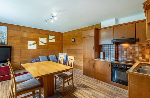 Tschoran Apartment | Beautiful apartment for 5 guests with TV and terrace