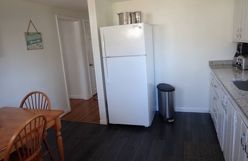 West Hyannisport Cottage | Beach 0.7 Mi walk to Craigville & Covell. A/C, bikes 3 Day min Sept & Oct
