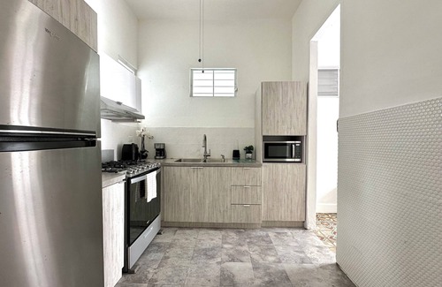 Sagrado Corazon Condo | Beach 8 min, Downtown, Walkable, Luxe