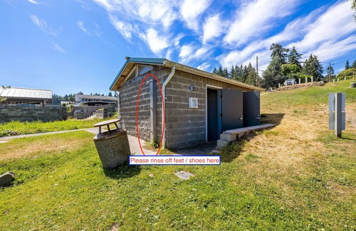 Suquamish House | Beach Access - Bainbridge Island - Poulsbo - Water Views - NEW Decks