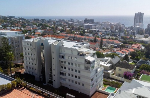 Sea Point Apartment | Beach and mountain views apartment