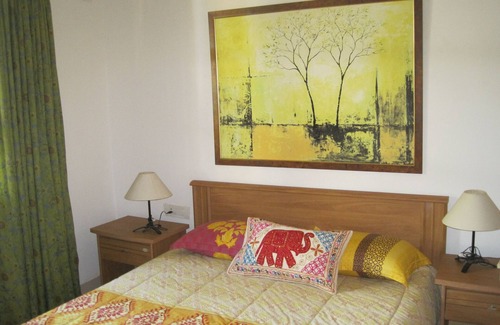 Betalbatim Villa | Beach & basic shopping15 min. walk,swimpool in season, garden, cook on request
