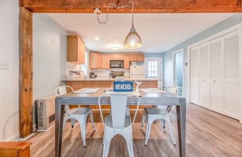 York Beach Condo | Beach Bliss: 2BR Condo, 10 Min to Long Sands, Sleeps 8!