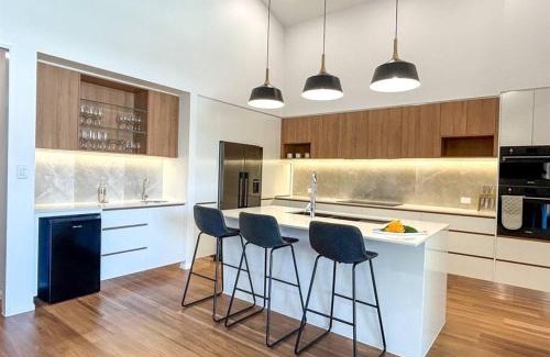 Wongaling Beach House | Beach Break - 4 Bedroom use - Family Home