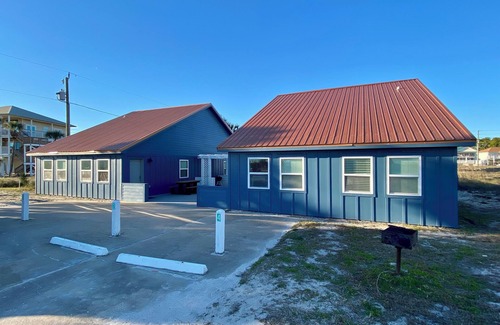 East End Cottage | BEACH BUM COTTAGES - STEPS FROM BEACH, INGROUND POOL, PERFECT LOCATION