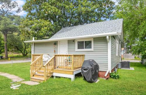 Bayview House | Beach Bungalow - 1 Block to Beach - Pets Welcome!