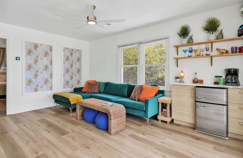Surf City House | Beach Cake! 2nd row, small ocean views! Beach access across the street!