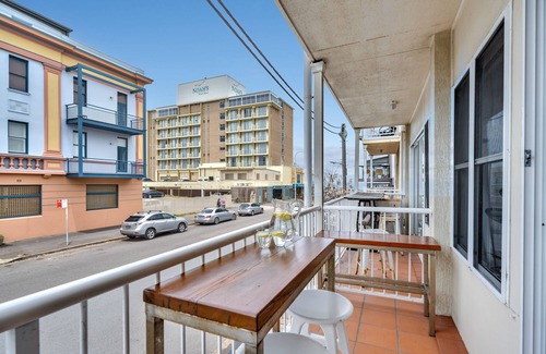 Newcastle East Apartment | "Beach City"-ACE location-2BR+2 Bath+Garage-80m to beach+5 star😍