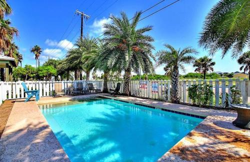 Port Aransas House | Beach Club 2