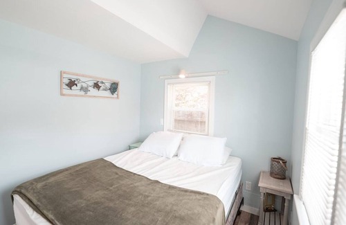 Dennis Port Cottage | Beach cottage, cute and cozy! Steps from the beach!