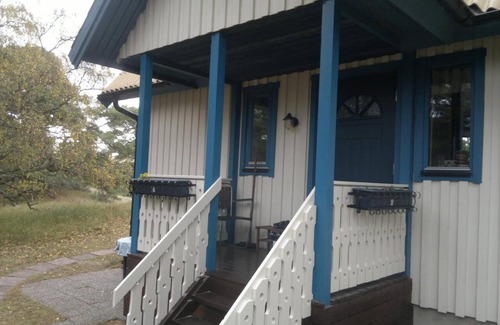 Yngsjo Cottage | Beach cottage in nature reserve with one minute to the sea and the white sand beach