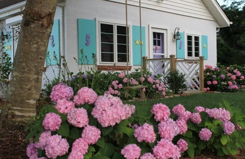 Surry Cottage | Beach Cottage - James River - Ferry End Cottages - Jamestown & Williamsburg