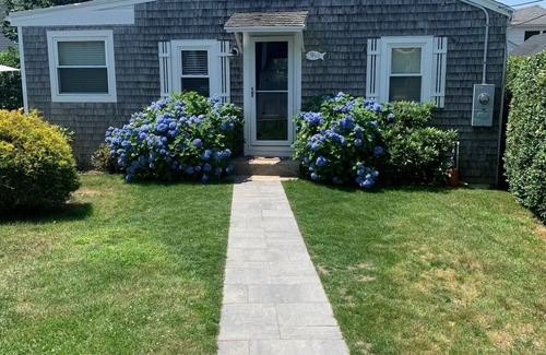 Easton's Point Cottage | Beach Cottage Steps Away From Easton's (First) Beach