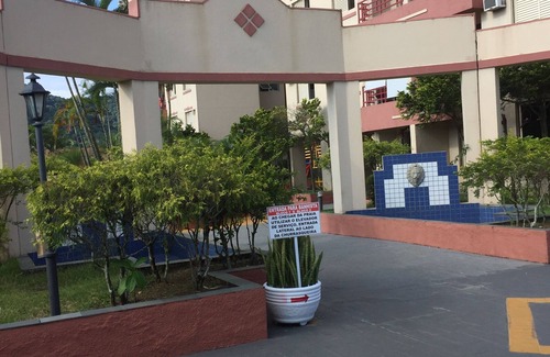 Jardim Ana Maria Apartment | Beach Cove Apartment in Closed Condominium with Balcony and Garden
