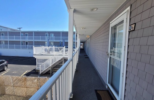 Hampton Condo | Beach Days & Pool Nights