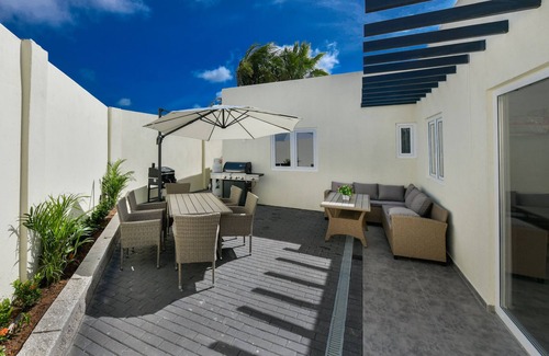 Modanza Villa | Beach Dream Island House- 10 Minutes from Eagle Beach