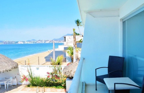 Manzanillo Apartment | Beach front 2 bedroom, 2 bath 2nd floor condo with amazing views.
