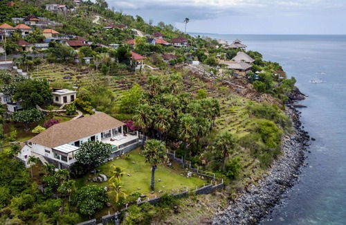 Bunutan Villa | Beach Front 3BR Hideaway Villa w/Infinity Pool