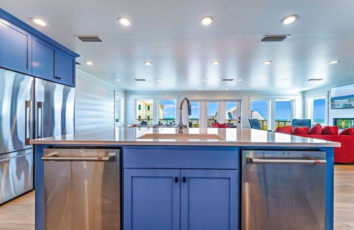East End House | Beach front access, private pickleball court, pool & hot tub, dog-friendly