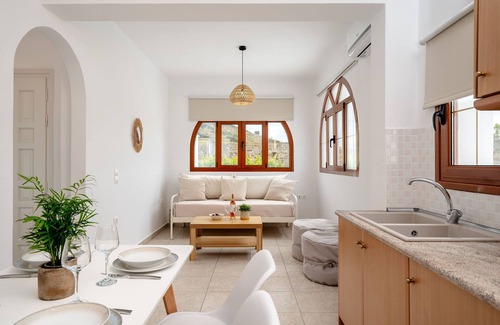 Mikri Vigla Apartment | BEACH FRONT ACCOMMODATION IN MIKRI VIGLA BEACH