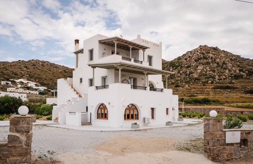 Mikri Vigla Apartment | BEACH FRONT ACCOMMODATION IN MIKRI VIGLA BEACH