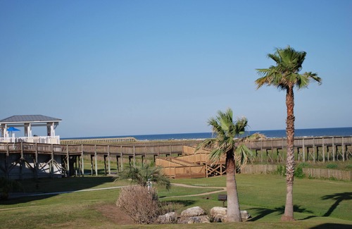 Red Fish Cove Condo | Beach front at Pointe West! Walk to the beach and all club amenities at PW!