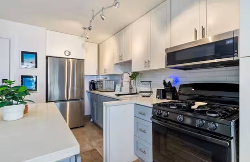 Punaluu Condo | Beach Front Condo-Everything you can dream of for a Hawaiian getaway is here!