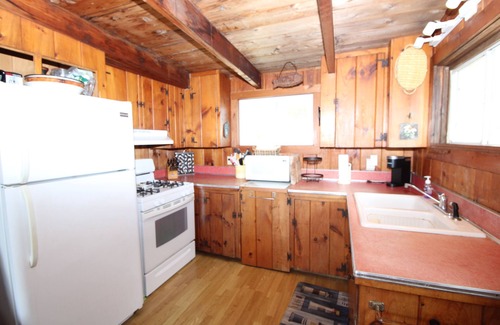 Indian Neck Heights Cottage | Beach Front Cottage With Spacious Deck (1465)